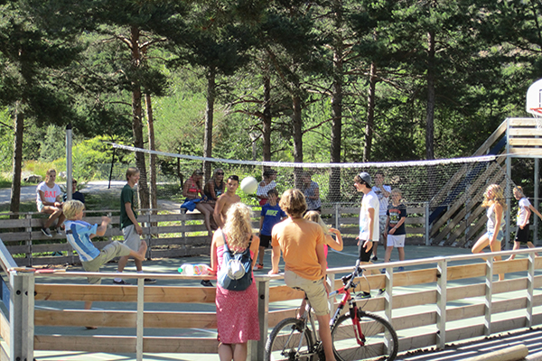 Le Parc des Sérigons-Terrain multi jeux
